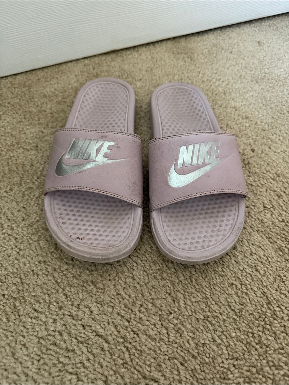 Nike Slide Sandals in Pale Lavender with Silver Logo